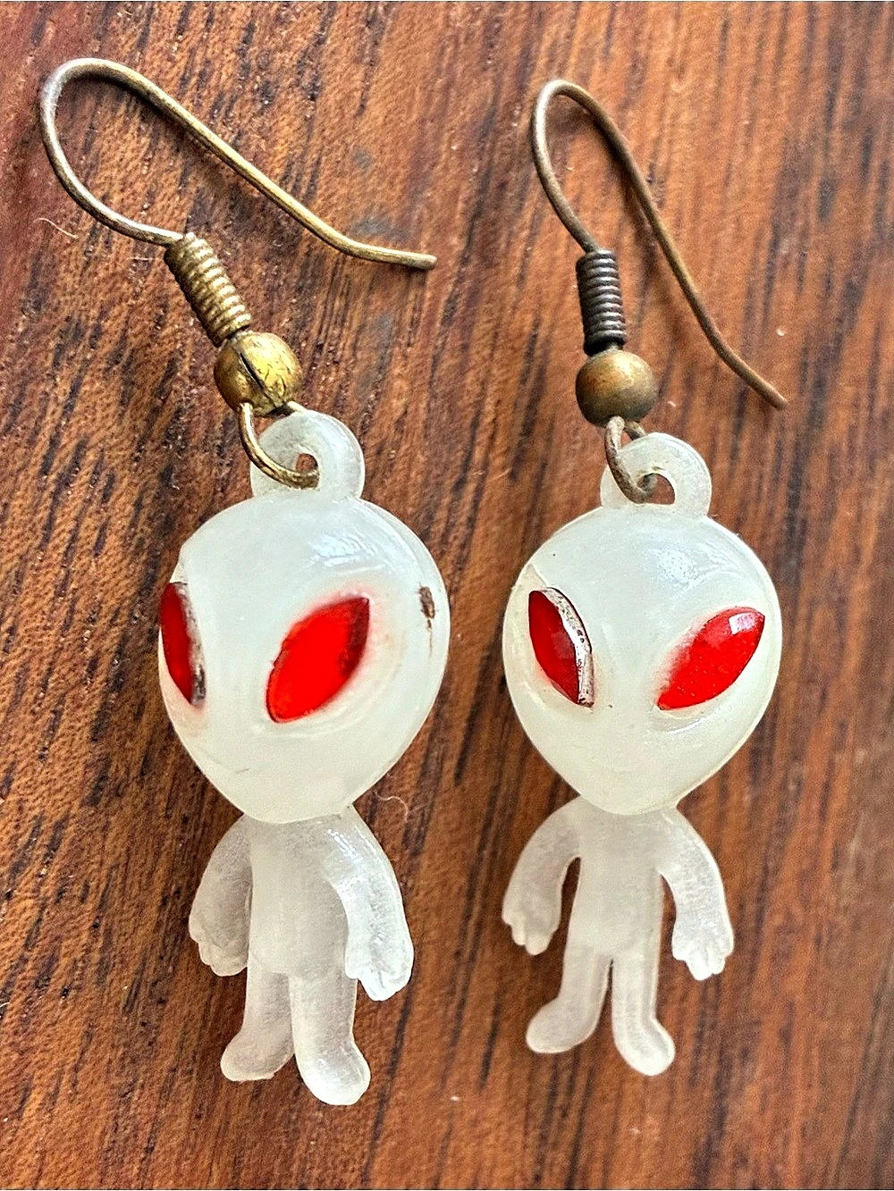 Glow-in-the-Dark Novelty Aliens Figure Earrings Dangling Halloween Plastic